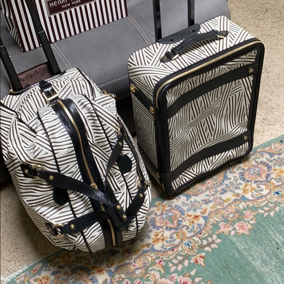 Henri Bendel 4 piece Luggage set 💥 - Picture 8 of 9